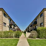 Luxurious Condo In Top Rated Neighborhood