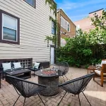 2 Bed Apt W/ Office, Free Parking, Near Wrigley
