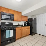 Walk To Train L Near Attractions And Ord L Free Parking L Patio
