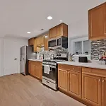 Pet Friendly! Perfect For The Digital Nomad Or Business Traveler Apts