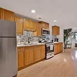 Pet Friendly! Perfect For The Digital Nomad Or Business Traveler Apts