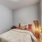 Modern 2Br With Patio & Cozy Space