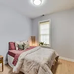 Modern 2Br With Patio & Cozy Space