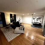 Chic Modern Comfort In Chicago