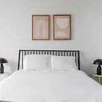 Blueground Medical District 1Bd Apartment Chi-1107