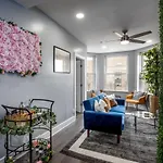 Cute And Cozy Chicago Modern Condo