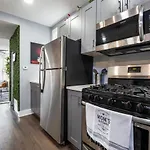 Cute And Cozy Chicago Modern Condo