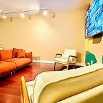 Cozy Condo Sleeps 4