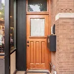 The Roscoe Village Guesthouse