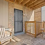 420 Long Term 2 Bedroom Laundry Private Parking
