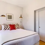 Designed With You In Mind - This Property Offers Everything You Need To Work And Play In Chi-Town Apts