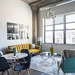 Mccormick Place Lofts By Cloud9