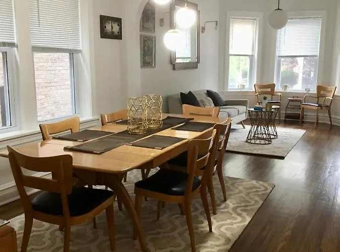 Logan Square Modern Apartment