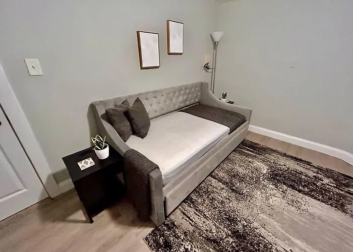 2Br Modern Apt Near Uchicago & Beach