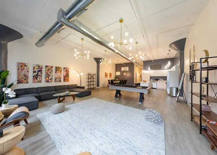 Mccormick 5Br With 3Ba Luxury Suite For Groups That Sleeps Up To 12 Guests With Pool Table, Optional Parking And Gym Access