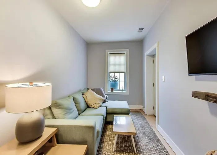 Modern 2Br With Patio & Cozy Space