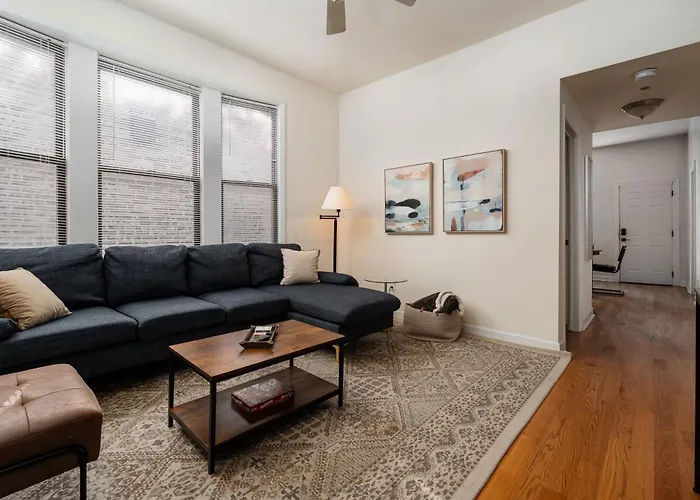 Flexhome Ukrainian Village 2Br D2