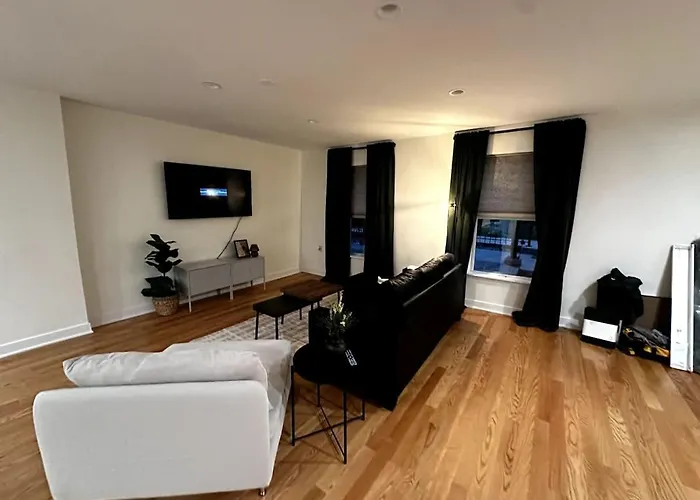Chic Modern Comfort In Chicago