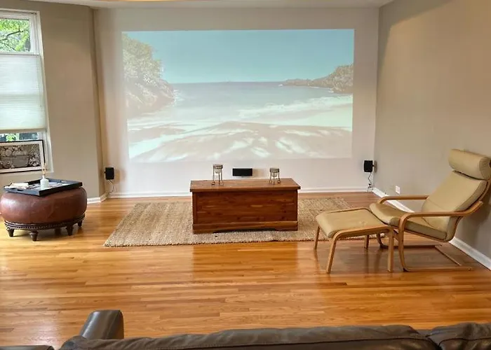 Gorgeous North Kenwood Hyde Park Unit