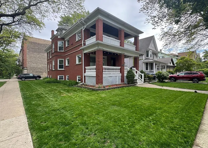 Elegant And Chic 2Bed 2Bath Steps From The Lake!