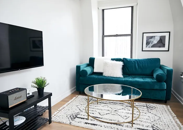 Aria - Unique Top-Floor One Bed By Short Stay
