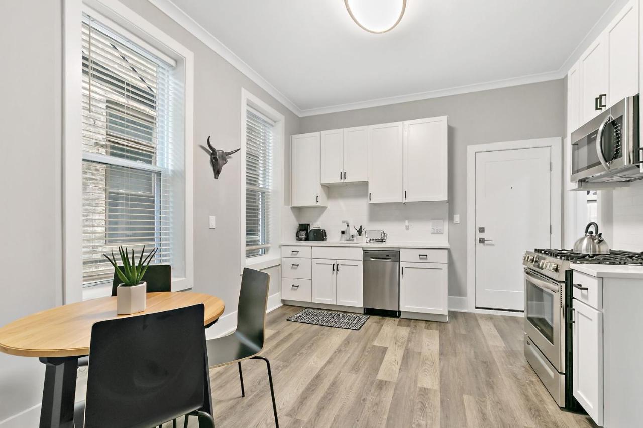 Apartment 2br Comfy And Stylish In West Town - Erie 1r Chicago