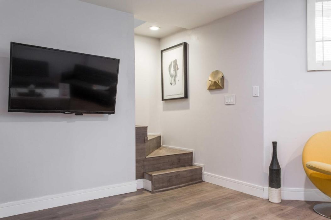 The Double Play - 1 Min Walk To Wrigley! Spacious 2br - Perfect For Cubs Fans! * Chicago