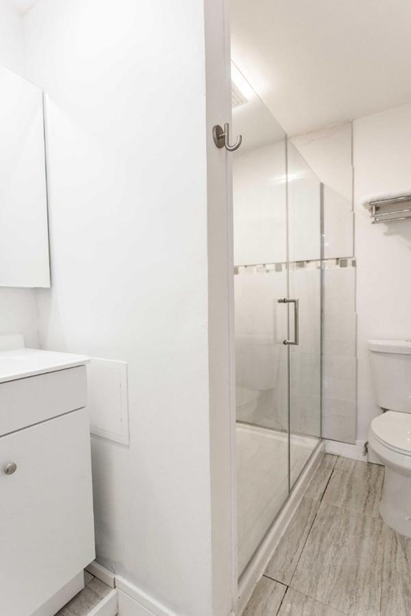 The Double Play - 1 Min Walk To Wrigley! Spacious 2br - Perfect For Cubs Fans! Apartment *
