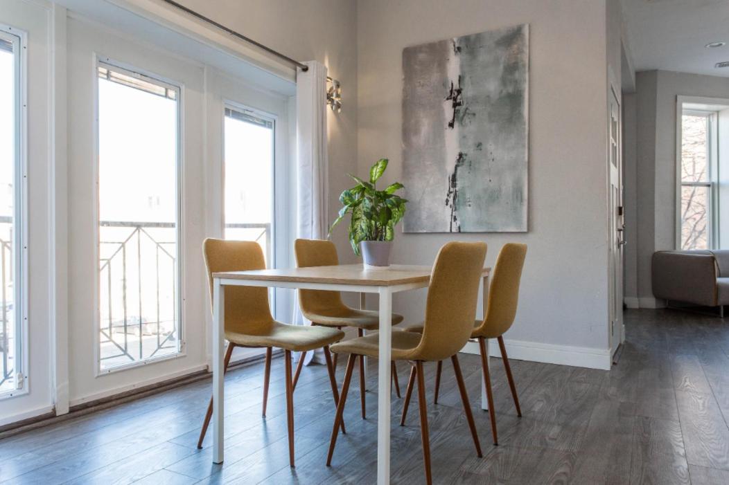 The Double Play - 1 Min Walk To Wrigley! Spacious 2br - Perfect For Cubs Fans!