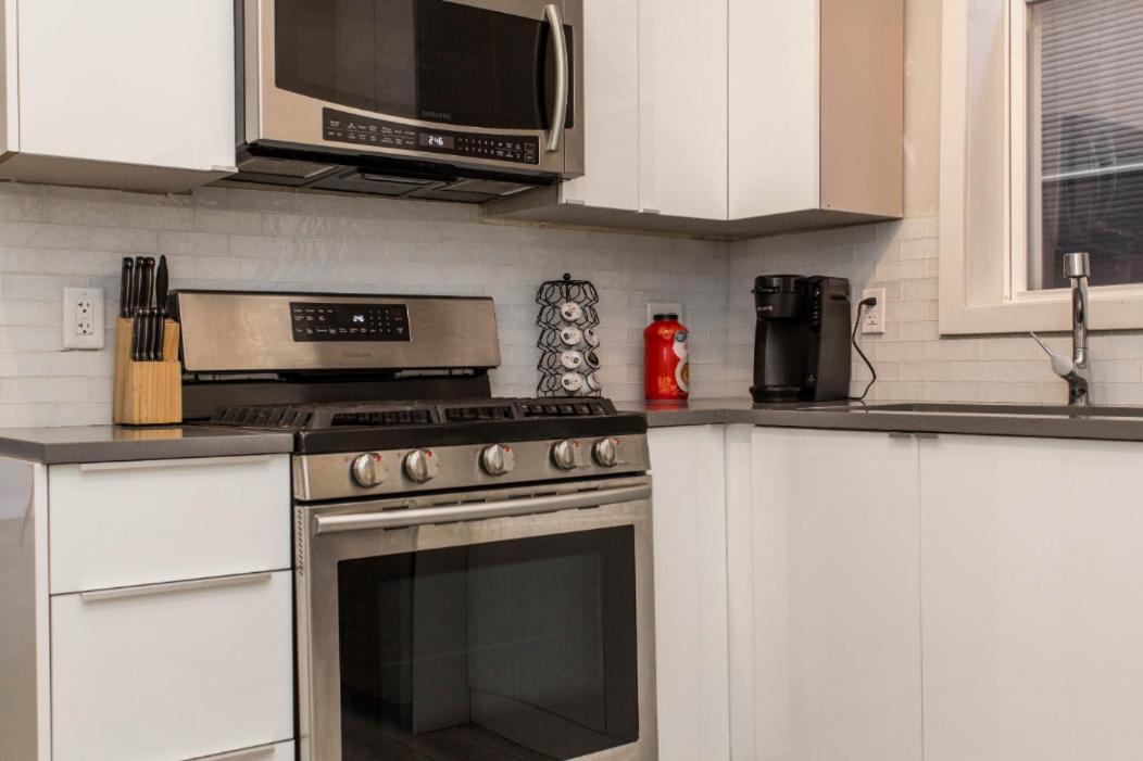 Apartment The Double Play - 1 Min Walk To Wrigley! Spacious 2br - Perfect For Cubs Fans!