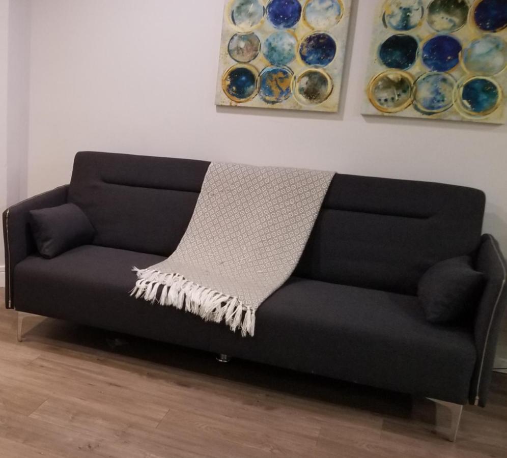 The Double Play - 1 Min Walk To Wrigley! Spacious 2br - Perfect For Cubs Fans!