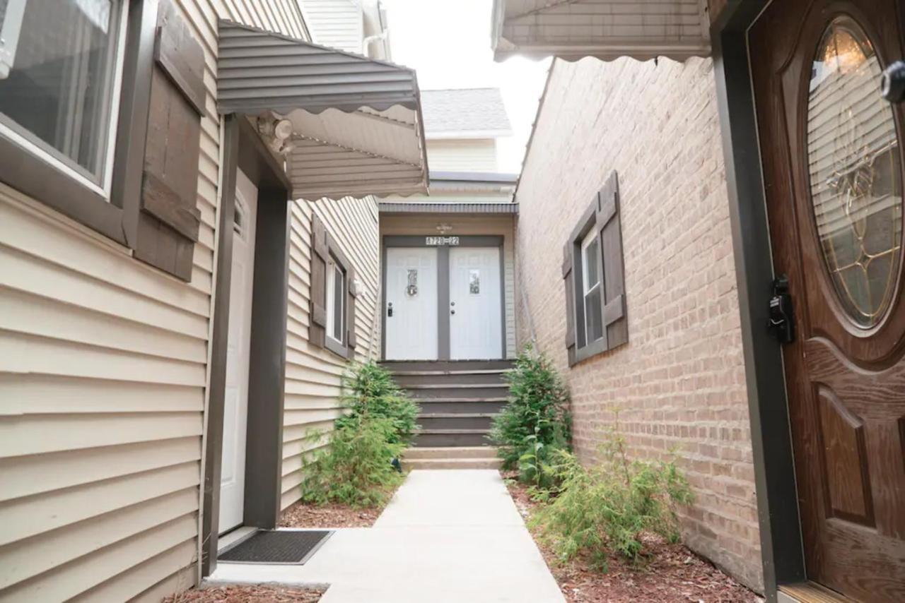2br Airy & Tidy With Free Covered Parking - Modern
