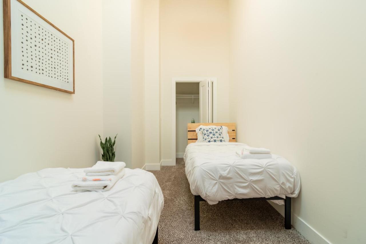 Mccormick Place 420 Friendly 3br-2ba In Downtown With Optional Parking For 8 Guests *