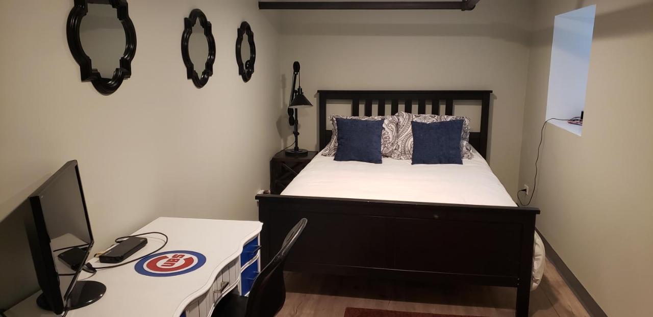 Apartment Wrigleyville Oasis Chicago