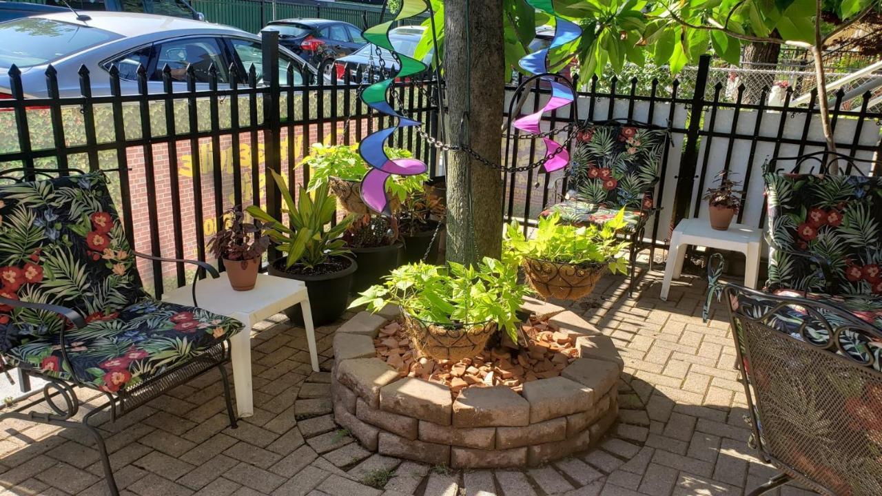 Wrigleyville Oasis Chicago