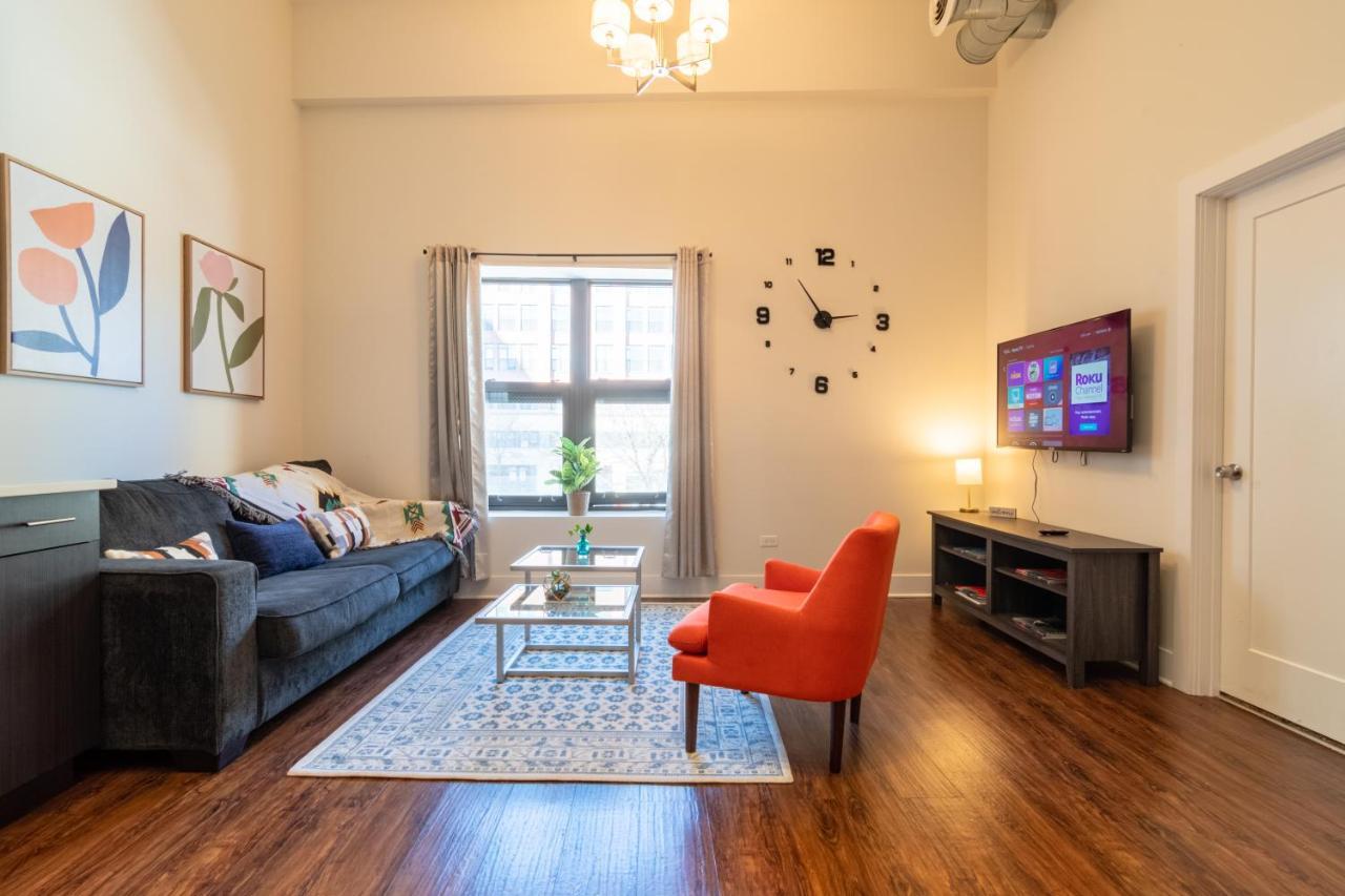 Mccormick Place 420 Friendly 3br-2ba In Downtown With Optional Parking For 8 Guests Chicago