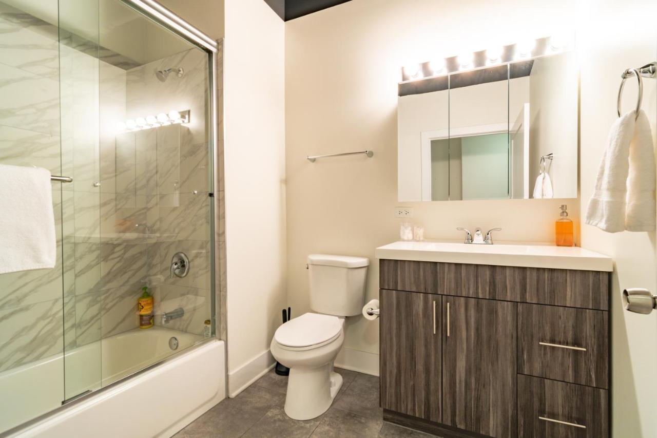 Mccormick Place: Modern Downtown Loft With Optional Parking Apartment
