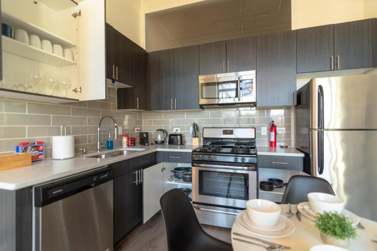 Mccormick Place: Modern Downtown Loft With Optional Parking Apartment