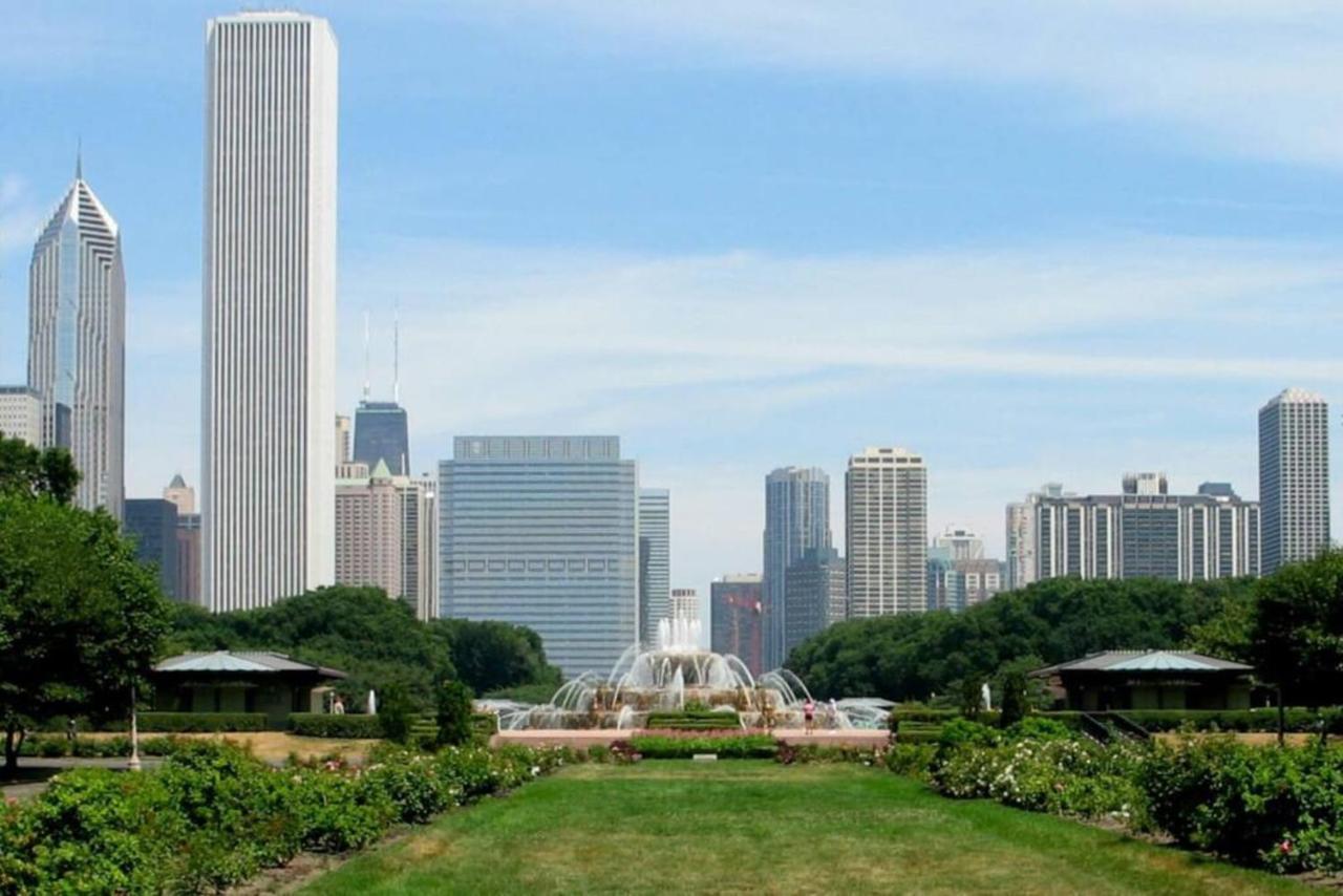 2br Airy & Tidy With Free Covered Parking - Modern * Chicago