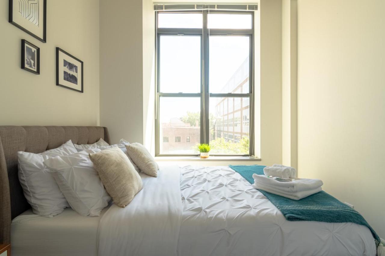 Mccormick Place: Modern Downtown Loft With Optional Parking Apartment *
