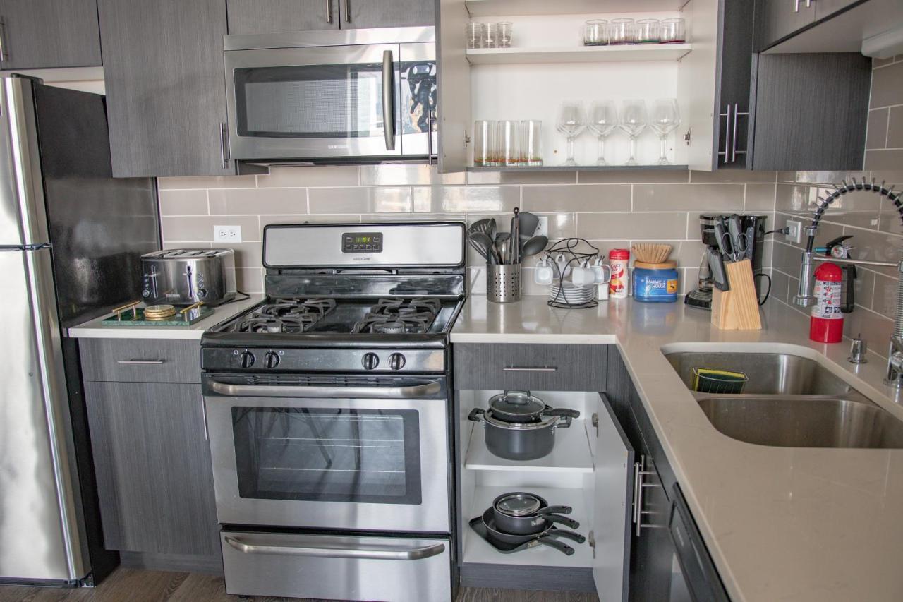 Mccormick Place: Modern Downtown Loft With Optional Parking Apartment