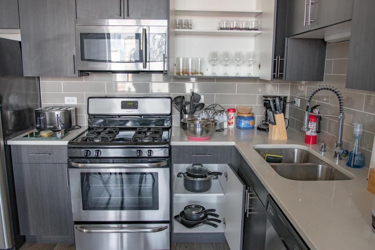 Mccormick Place: Modern Downtown Loft With Optional Parking
