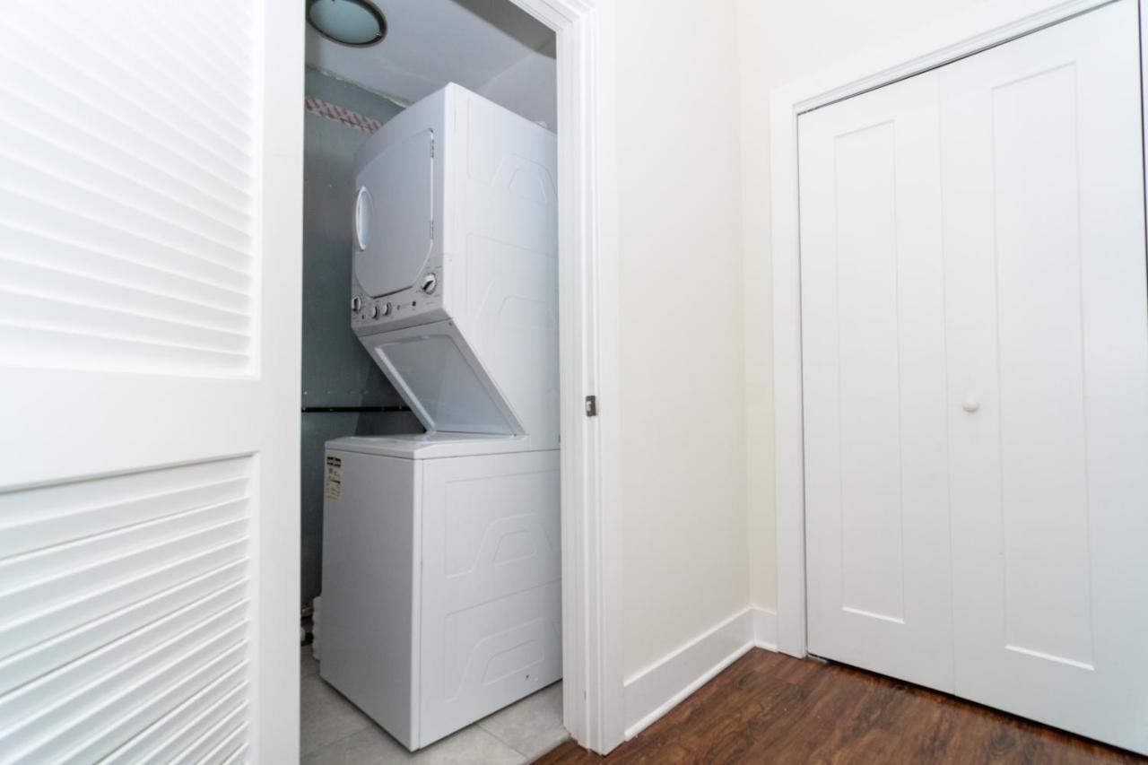 Mccormick Place 420 Friendly 3br-2ba In Downtown With Optional Parking For 8 Guests