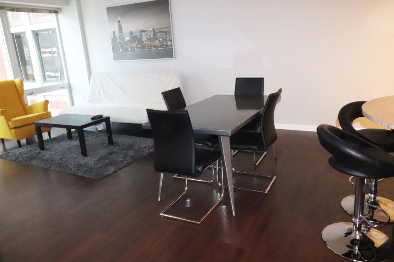 Dch 215 West Washington Apartment Chicago