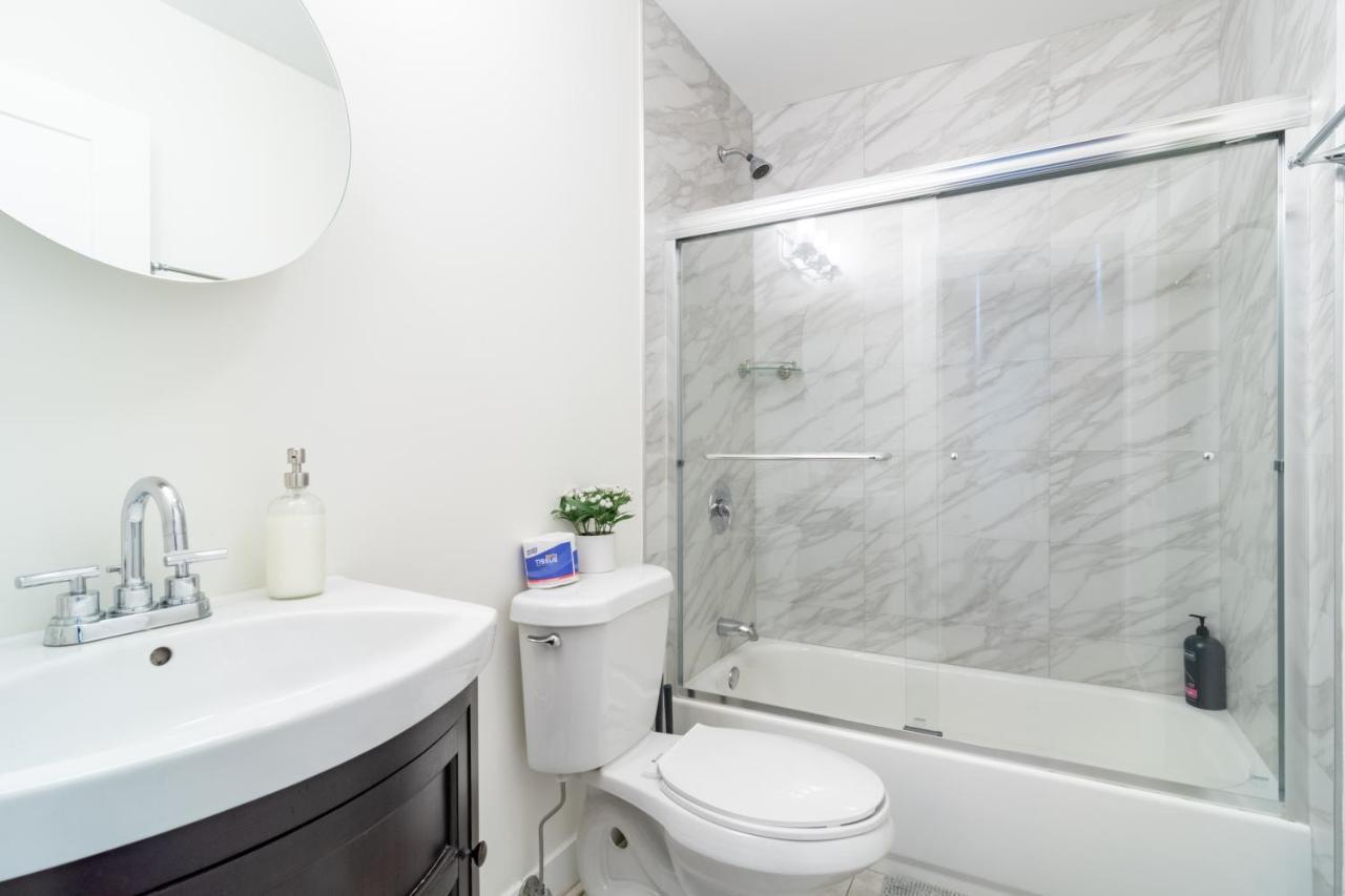 Mccormick Place 420 Friendly 3br-2ba In Downtown With Optional Parking For 8 Guests Chicago