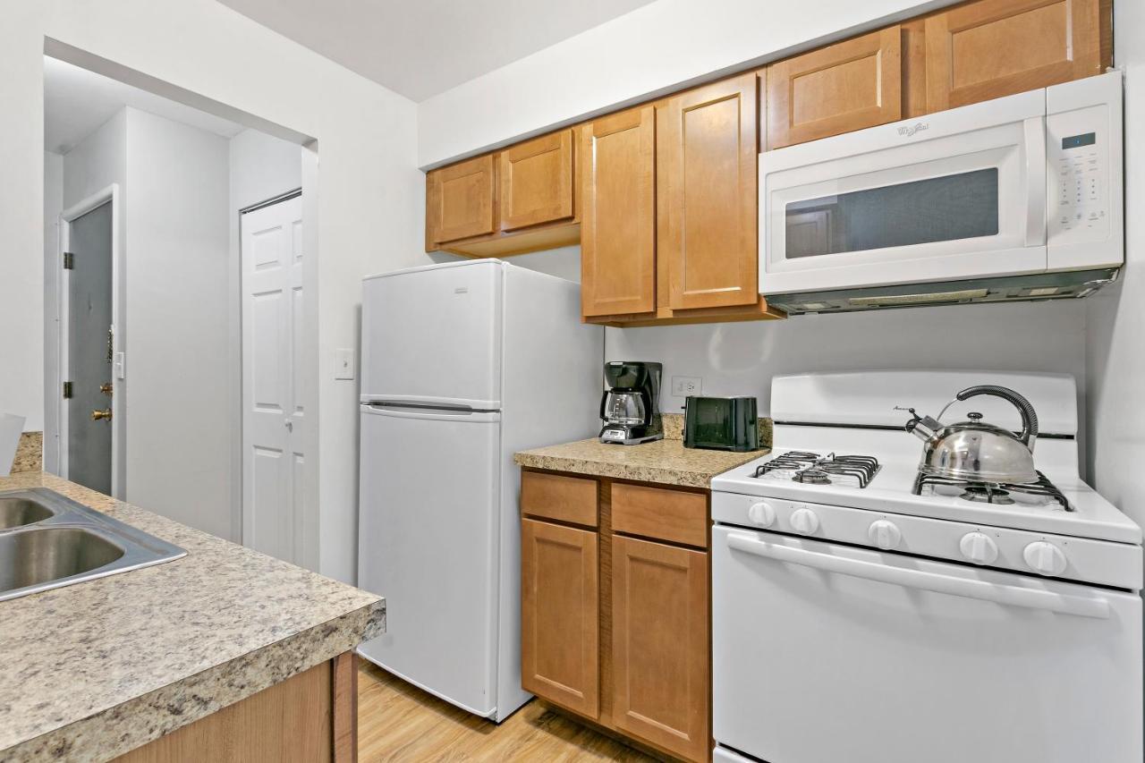 Stunning 1br At Center Of Lakeview - Oakdale 211 Apartment *