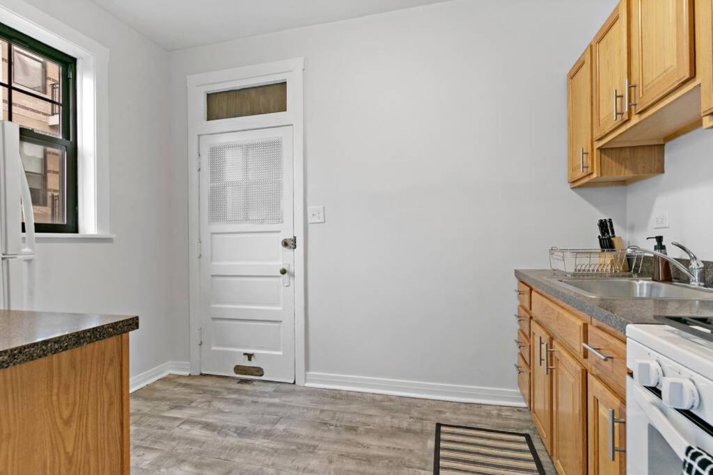 Well-furnished 1br Apt In Popular Spot - Belmont J3 Apartment *