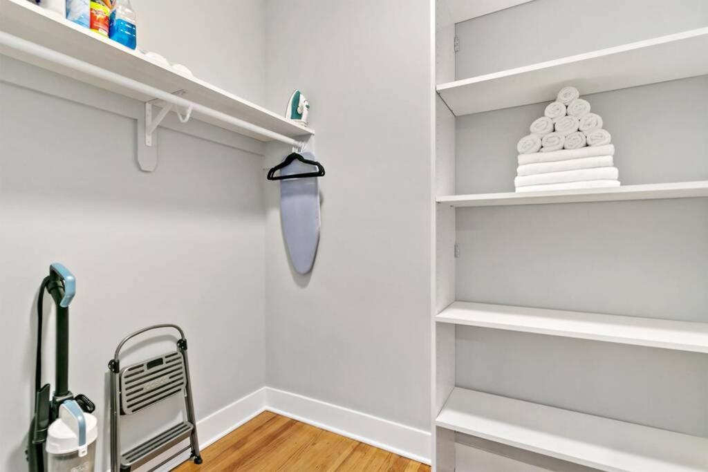 Well-furnished 1br Apt In Popular Spot - Belmont J3 * Chicago