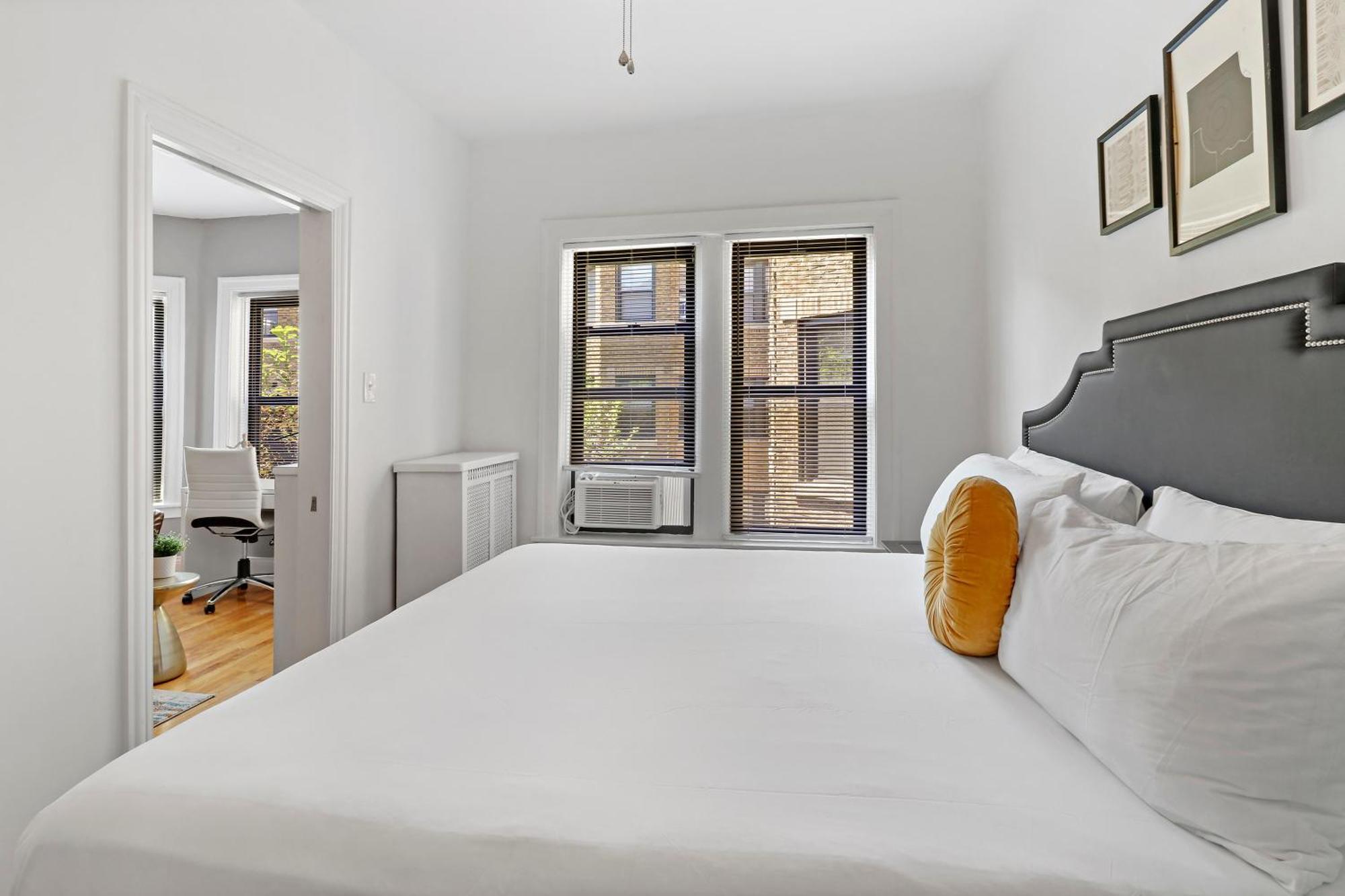 Apartment Homey 2br Unit In Boystown, Steps From Everything - Stratford 2n 3n Rep