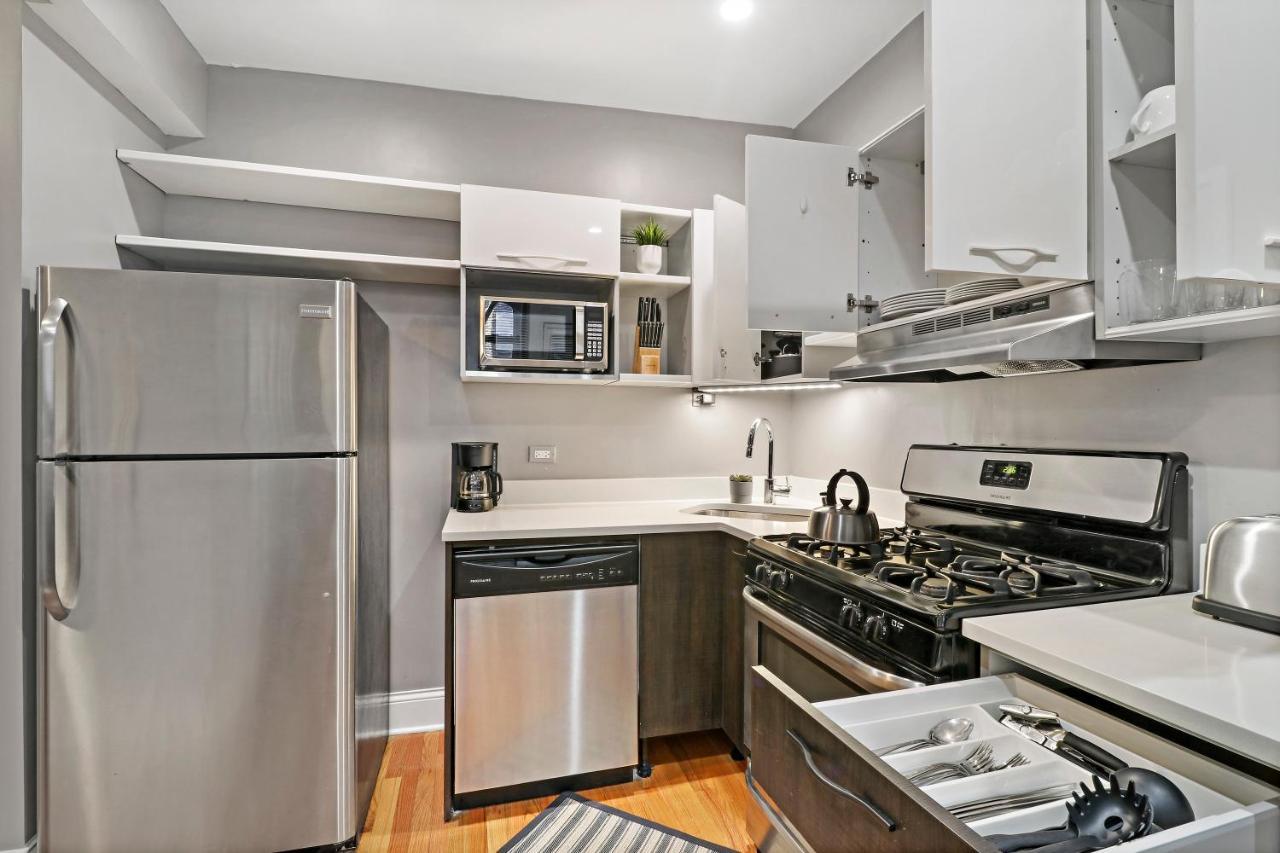 Homey 2br Unit In Boystown, Steps From Everything - Stratford 2n 3n Rep Apartment
